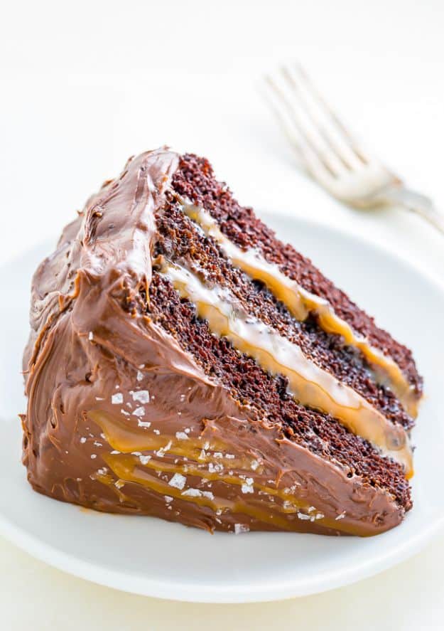 Chocolate Desserts and Recipe Ideas - Salted Caramel Chocolate Cake - Easy Chocolate Recipes With Mint, Peanut Butter and Caramel - Quick No Bake Dessert Idea, Healthy Desserts, Cake, Brownies, Pie and Mousse - Best Fancy Chocolates to Serve for Two 