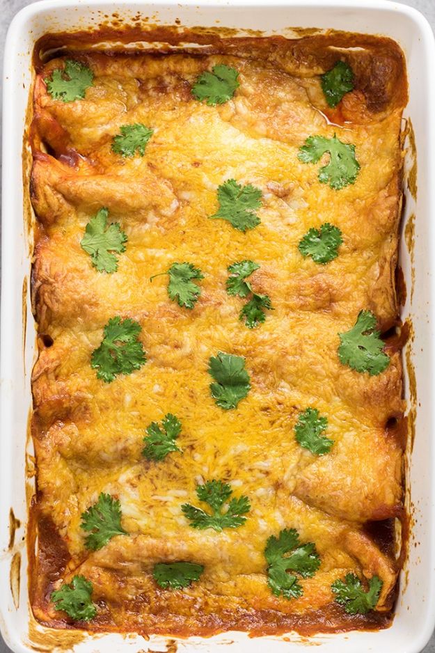 Enchiladas - Slow Cooker Shredded Beef Enchiladas - Best Easy Enchilada Recipes and Enchilada Casserole With Chicken, Beef, Cheese, Shrimp, Turkey and Vegetarian - Healthy Salsa for Green Verdes, Sour Cream Enchiladas Mexicanas, White Sauce, Crockpot Ideas - Dinner, Lunch and Party Food Ideas to Feed A Group or Crowd #enchiladas #mexican #recipes