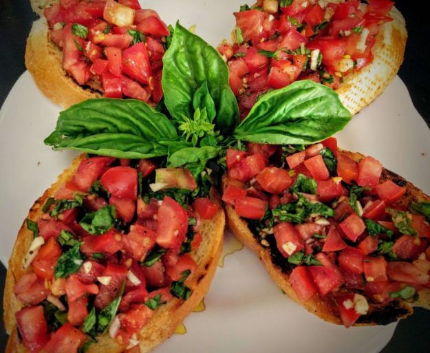 Best Italian Recipes - Tomato & Basil Bruschetta - Authentic and Traditional italian dishes For Dinner, Appetizers, and Easy Lunch - Pasta with Chicken, Lasagna, Noodles With Cheese, Healthy Recipe Ideas - Party Trays and Food For A Crowd - Fettucini, Spaghetti, Alfredo Sauce, Meatballs, Grilled Steak and Fish, Soup, Seafood, Vegetarian and Crockpot Versions #italian 