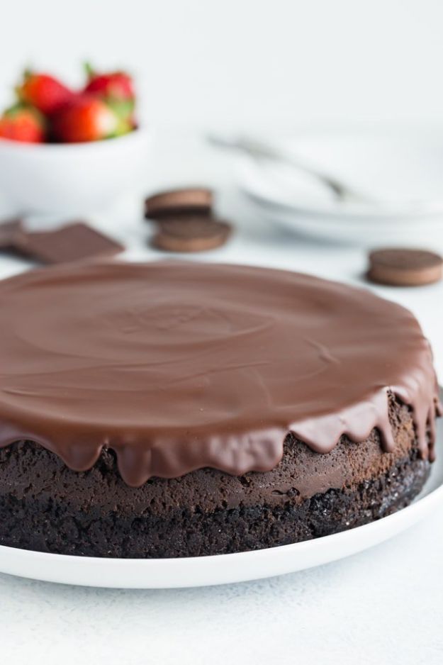 Chocolate Desserts and Recipe Ideas - Triple Chocolate Cheesecake - Easy Chocolate Recipes With Mint, Peanut Butter and Caramel - Quick No Bake Dessert Idea, Healthy Desserts, Cake, Brownies, Pie and Mousse - Best Fancy Chocolates to Serve for Two 