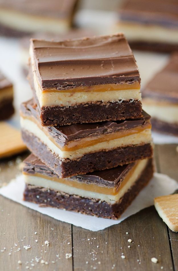 Chocolate Desserts and Recipe Ideas - Twix Brownies - Easy Chocolate Recipes With Mint, Peanut Butter and Caramel - Quick No Bake Dessert Idea, Healthy Desserts, Cake, Brownies, Pie and Mousse - Best Fancy Chocolates to Serve for Two 