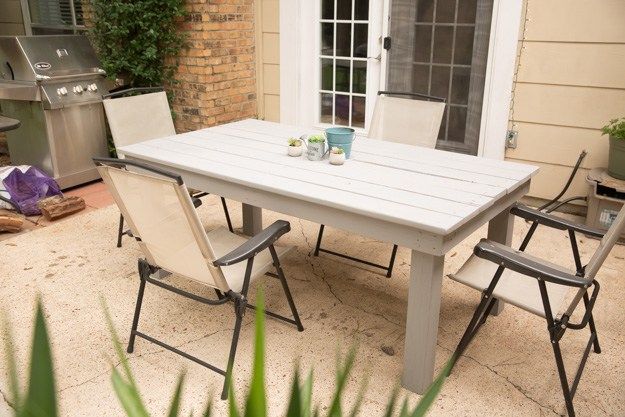 DIY Outdoor Furniture - DIY Farmhouse Patio Table - Cheap and Easy Ideas for Patio and Porch Seating and Tables, Chairs, Sofas - How To Make Outdoor Furniture Projects on A Budget - Fmaily Friendly Decor Kids Love - Quick Projects to Make This Weekend - Swings, Pallet Tables, End Tables, Rocking Chairs, Daybeds and Benches  