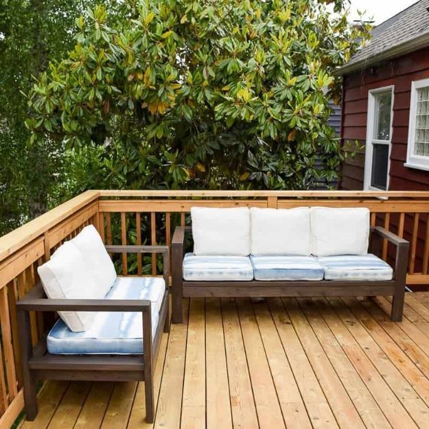 DIY Outdoor Furniture - DIY Outdoor Loveseat and Sofa - Cheap and Easy Ideas for Patio and Porch Seating and Tables, Chairs, Sofas - How To Make Outdoor Furniture Projects on A Budget - Fmaily Friendly Decor Kids Love - Quick Projects to Make This Weekend - Swings, Pallet Tables, End Tables, Rocking Chairs, Daybeds and Benches  