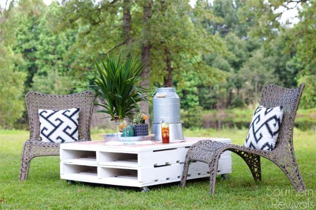 DIY Pallet Outdoor Coffee DIY Outdoor Furniture - DIY Pallet Outdoor Coffee Table - Cheap and Easy Ideas for Patio and Porch Seating and Tables, Chairs, Sofas - How To Make Outdoor Furniture Projects on A Budget - Fmaily Friendly Decor Kids Love - Quick Projects to Make This Weekend - Swings, Pallet Tables, End Tables, Rocking Chairs, Daybeds and Benches  