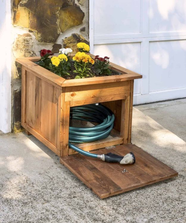 DIY Outdoor Furniture - DIY Pallet Wood Hose Holder with Planter - Cheap and Easy Ideas for Patio and Porch Seating and Tables, Chairs, Sofas - How To Make Outdoor Furniture Projects on A Budget - Fmaily Friendly Decor Kids Love - Quick Projects to Make This Weekend - Swings, Pallet Tables, End Tables, Rocking Chairs, Daybeds and Benches  