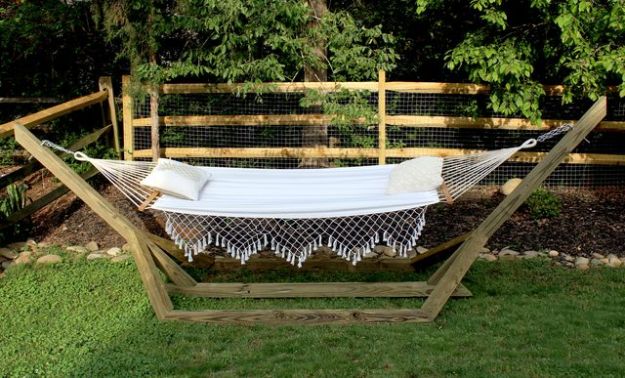 DIY Outdoor Furniture - Free-Standing Hammock Stand - Cheap and Easy Ideas for Patio and Porch Seating and Tables, Chairs, Sofas - How To Make Outdoor Furniture Projects on A Budget - Fmaily Friendly Decor Kids Love - Quick Projects to Make This Weekend - Swings, Pallet Tables, End Tables, Rocking Chairs, Daybeds and Benches  