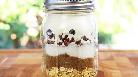How to Make Mason Jar Cookies | DIY Joy Projects and Crafts Ideas