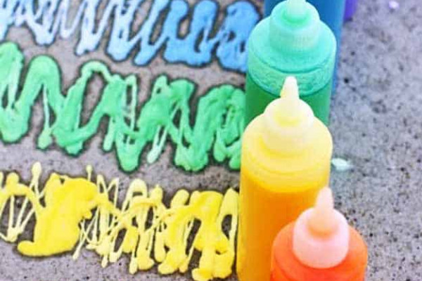 Outdoors Kids Art Projects - DIY Sidewalk Spray Chalk - DIY Projects & Crafts by DIY JOY at