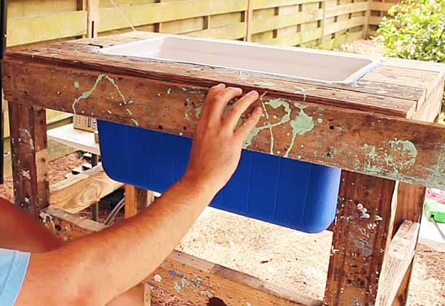 Building A Rustic Cooler From Pallets 