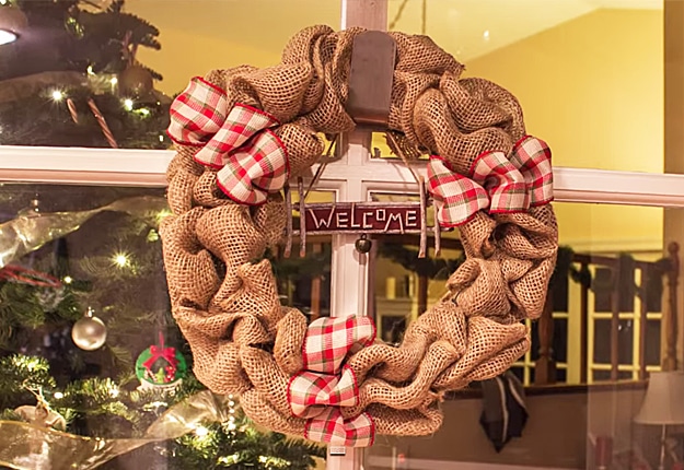 How To Make a Burlap Wreath | DIY Joy Projects and Crafts Ideas