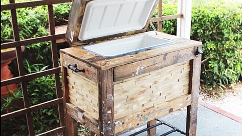 How to Build a Rustic Cooler Box | DIY Joy Projects and Crafts Ideas