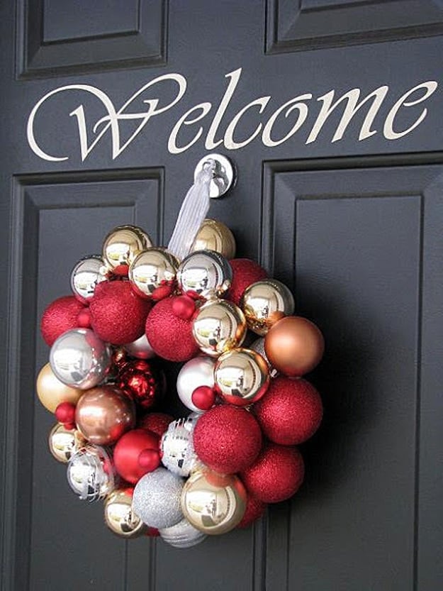 26 DIY Holiday Wreaths To Make For Christmas Decor