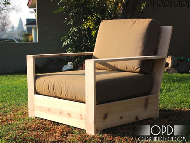 DIY Furniture Store KnockOffs - Do It Yourself Furniture Projects Inspired by Pottery Barn, Restoration Hardware, West Elm. Tutorials and Step by Step Instructions | Bristol Outdoor Lounge Chair #diyfurniture #diyhomedecor #copycats