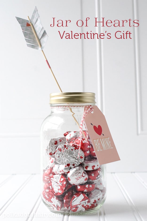 Mason Jar Valentine Gifts and Crafts | DIY Ideas for Valentines Day for Cute Gift Giving and Decor | Jar of Hearts Valentines Day Gift | #valentines