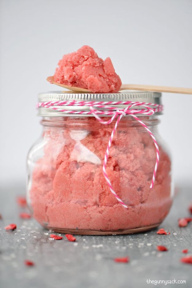 Mason Jar Valentine Gifts and Crafts | DIY Ideas for Valentines Day for Cute Gift Giving and Decor | Strawberry Sugar Scrub Valentines Gift | #valentines