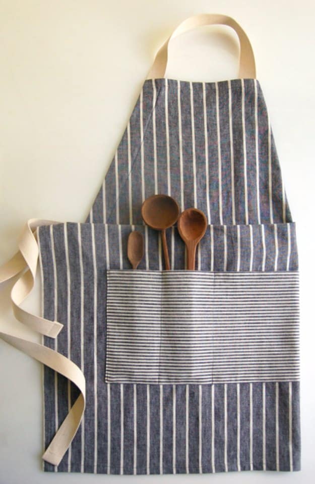 Sewing Projects for The Home - Adjustable Unisex Apron - Free DIY Sewing Patterns, Easy Ideas and Tutorials for Curtains, Upholstery, Napkins, Pillows and Decor #homedecor #diy #sewing