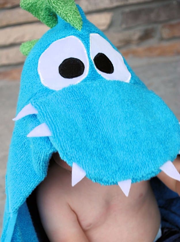 DIY Baby Gifts - Dragon Hooded Towel Tutorial - Homemade Baby Shower Presents and Creative, Cheap Gift Ideas for Boys and Girls - Unique Gifts for the Mom and Dad to Be - Blankets, Baskets, Burp Cloths and Easy No Sew Projects #diybaby #babygifts #babyshower