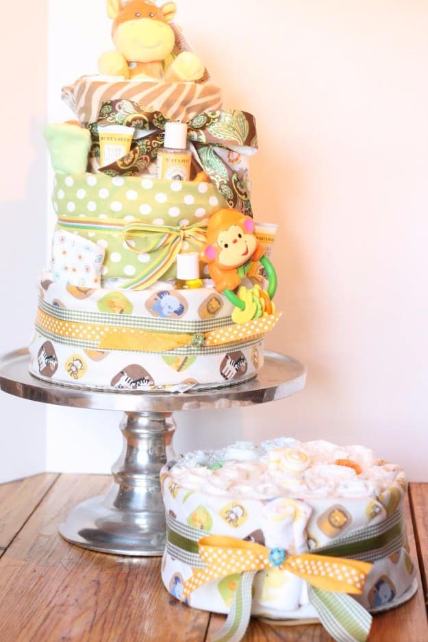 DIY Baby Gifts - How to Make a Diaper Cake - Homemade Baby Shower Presents and Creative, Cheap Gift Ideas for Boys and Girls - Unique Gifts for the Mom and Dad to Be - Blankets, Baskets, Burp Cloths and Easy No Sew Projects #diybaby #babygifts #babyshower