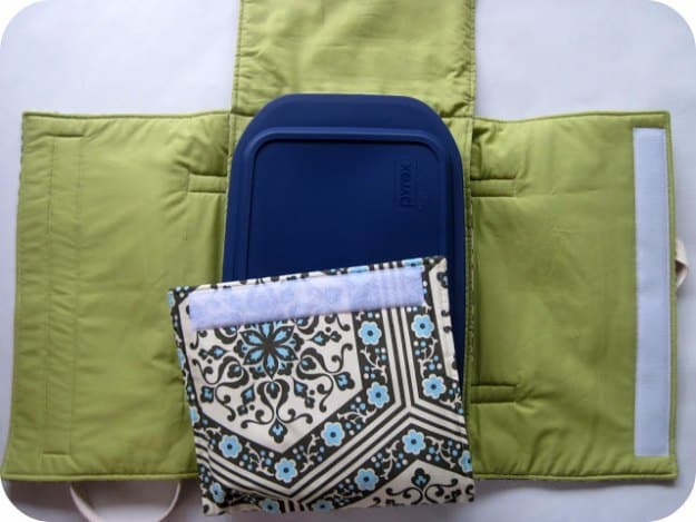 Sewing Projects for The Home -Insulated Casserole Carriers- Free DIY Sewing Patterns, Easy Ideas and Tutorials for Curtains, Upholstery, Napkins, Pillows and Decor #homedecor #diy #sewing 