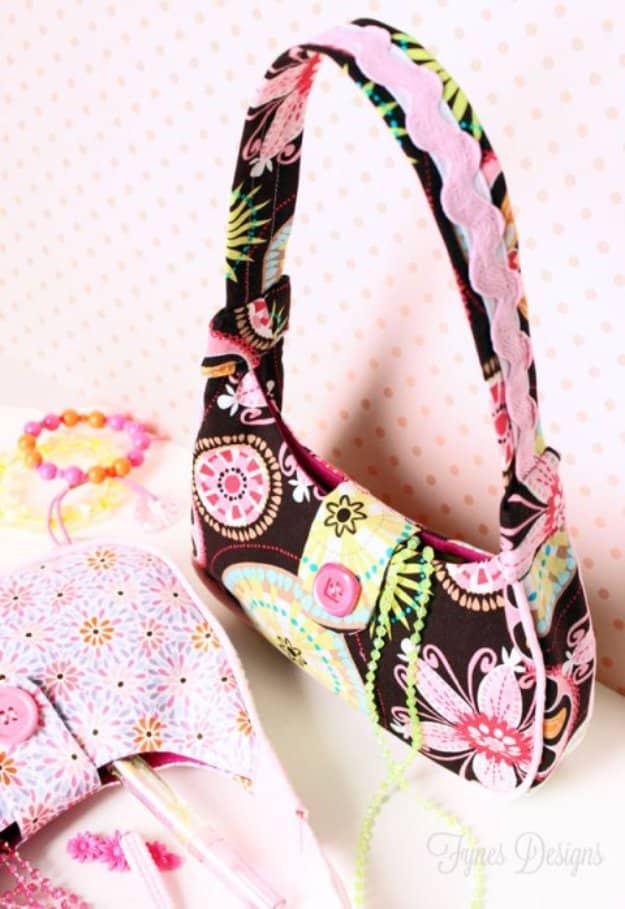 Easy Sewing Projects to Sell - DIY Girl's Purse - DIY Sewing Ideas for Your Craft Business. Make Money with these Simple Gift Ideas, Free Patterns #sewing #crafts