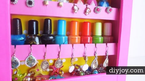 DIY Jewelry Organizer | DIY Joy Projects and Crafts Ideas