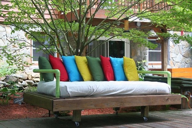 DIY Pallet Furniture Ideas - DIY Pallet Day Bed - Best Do It Yourself Projects Made With Wooden Pallets - Indoor and Outdoor, Bedroom, Living Room, Patio. Coffee Table, Couch, Dining Tables, Shelves, Racks and Benches 