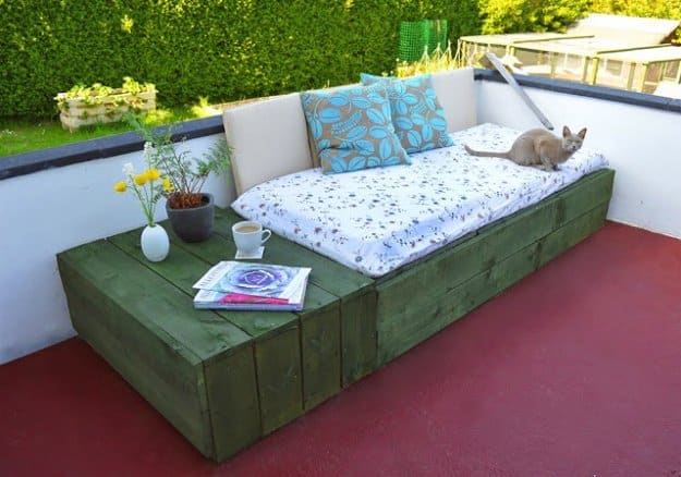 DIY Porch and Patio Ideas - DIY Patio Day Bed - Decor Projects and Furniture Tutorials You Can Build for the Outdoors -Swings, Bench, Cushions, Chairs, Daybeds and Pallet Signs 