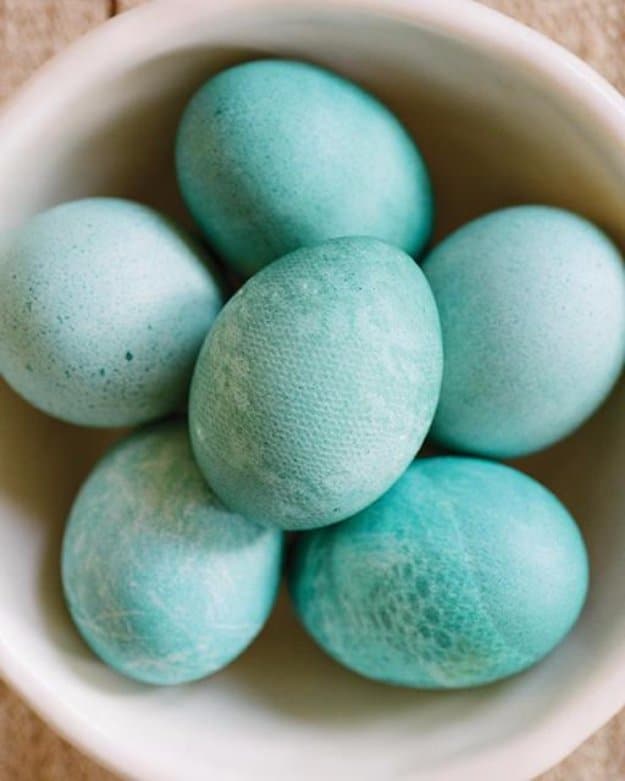Easter Egg Decorating Ideas - Lace Dyed Easter Eggs - Creative Egg Dye Tutorials and Tips - DIY Easter Egg Projects for Kids and Adults 