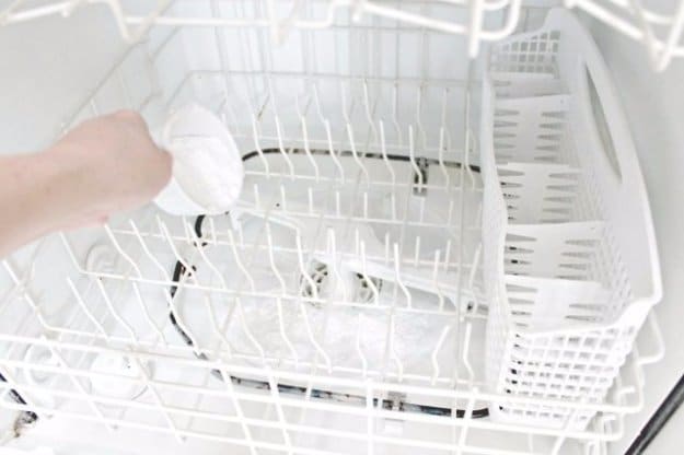 Cleaning Tips and Hacks To Keep Your Home Sparkling. Clean Inside a Dishwasher - Clever Ways to Make DYI Cleaning Easy. Bedroom, Bathroom, Kitchen, Garage, Floors, Countertops, Tub and Shower, Til, Laundry and Clothes 
