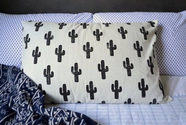 DIY Pillows and Creative Pillow Projects - DIY Cactus Pillow - Decorative Cases and Covers, Throw Pillows, Cute and Easy Tutorials for Making Crafty Home Decor - Sewing Tutorials and No Sew Ideas