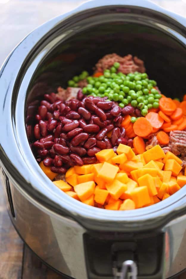 DIY Pet Recipes For Treats and Food - Easy Crockpot Dog Food - Dogs, Cats and Puppies Will Love These Homemade Products and Healthy Recipe Ideas - Peanut Butter, Gluten Free, Grain Free - How To Make Home made Dog and Cat Food 