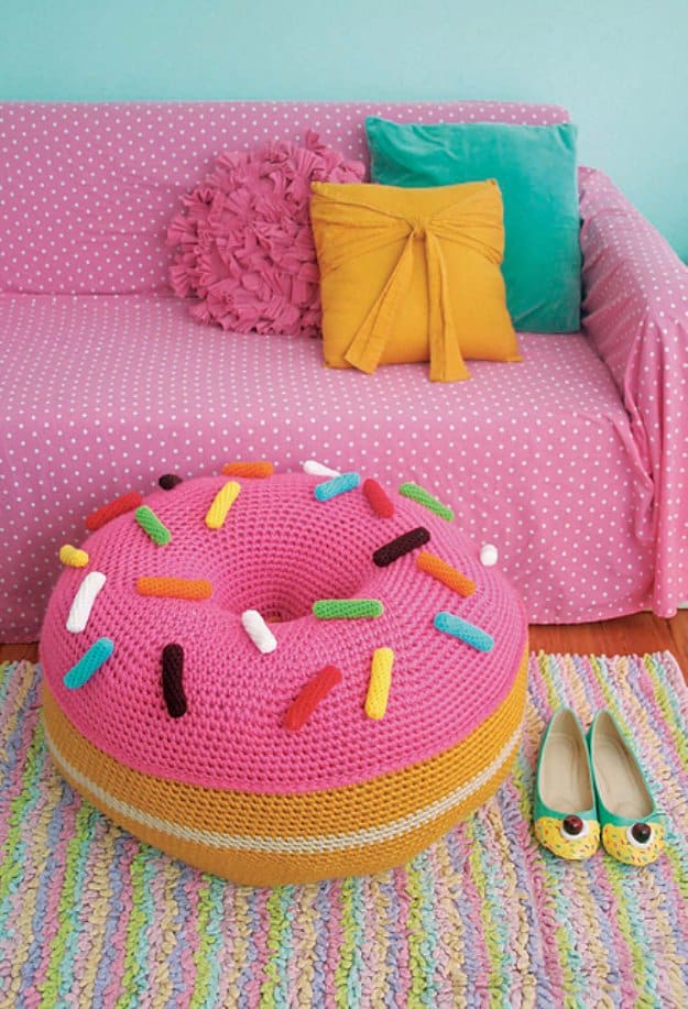 Fabulous DIY Poufs and Ottomans - Giant Donut Floor Pouf - Step by Step Tutorials and Easy Patterns for Cool Home Decor. Crochet, No Sew, Leather, Moroccan Boho, Knit and Fun Fur Projects and Chair Ideas #diy #diyfurniture #sewing 