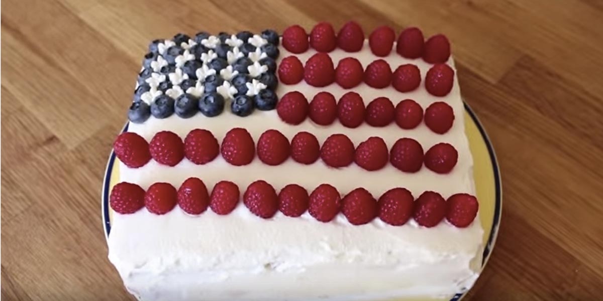 Delicious 4th Of July Dream Cake That Cools You Off & Is A Hit At The Celebration! | DIY Joy Projects and Crafts Ideas