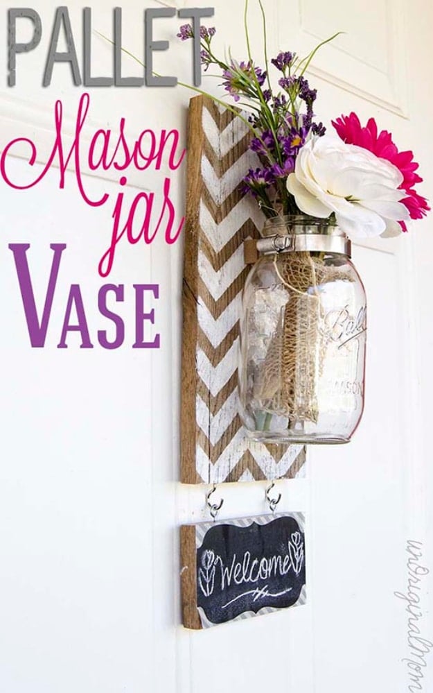 DIY Mason Jar Vases - Chevron Pallet Mounted Hanging Mason Jar Vase - Best Vase Projects and Ideas for Mason Jars - Painted, Wedding, Hanging Flowers, Centerpiece, Rustic Burlap, Ribbon and Twine 