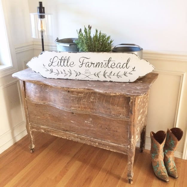 Vintage Style DIY Farmhouse Style Decor Ideas - Custom Vintage Farmhouse Style Sign - Rustic Ideas for Furniture, Paint Colors, Farm House Decoration for Living Room, Kitchen and Bedroom #diy