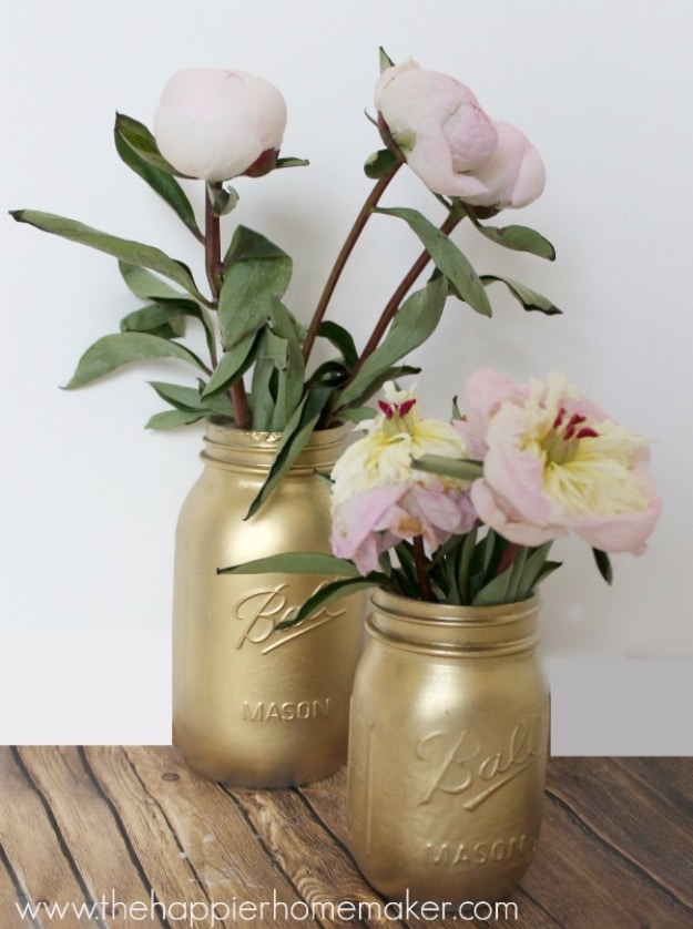 DIY Mason Jar Vases - Gilded Gold Mason Jar Vase - Best Vase Projects and Ideas for Mason Jars - Painted, Wedding, Hanging Flowers, Centerpiece, Rustic Burlap, Ribbon and Twine 