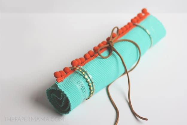 Easy Crafts To Make and Sell - Jewelry Roll - Cool Homemade Craft Projects You Can Sell On Etsy, at Craft Fairs, Online and in Stores. Quick and Cheap DIY Ideas that Adults and Even Teens #craftstosell #diyideas #crafts