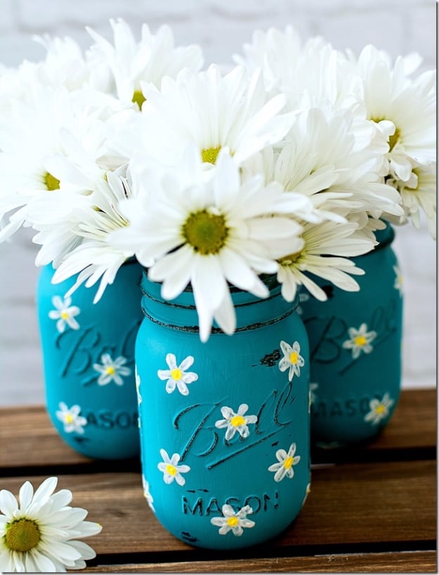 DIY Mason Jar Vases - Painted Mason Jar With Daisies - Best Vase Projects and Ideas for Mason Jars - Painted, Wedding, Hanging Flowers, Centerpiece, Rustic Burlap, Ribbon and Twine 