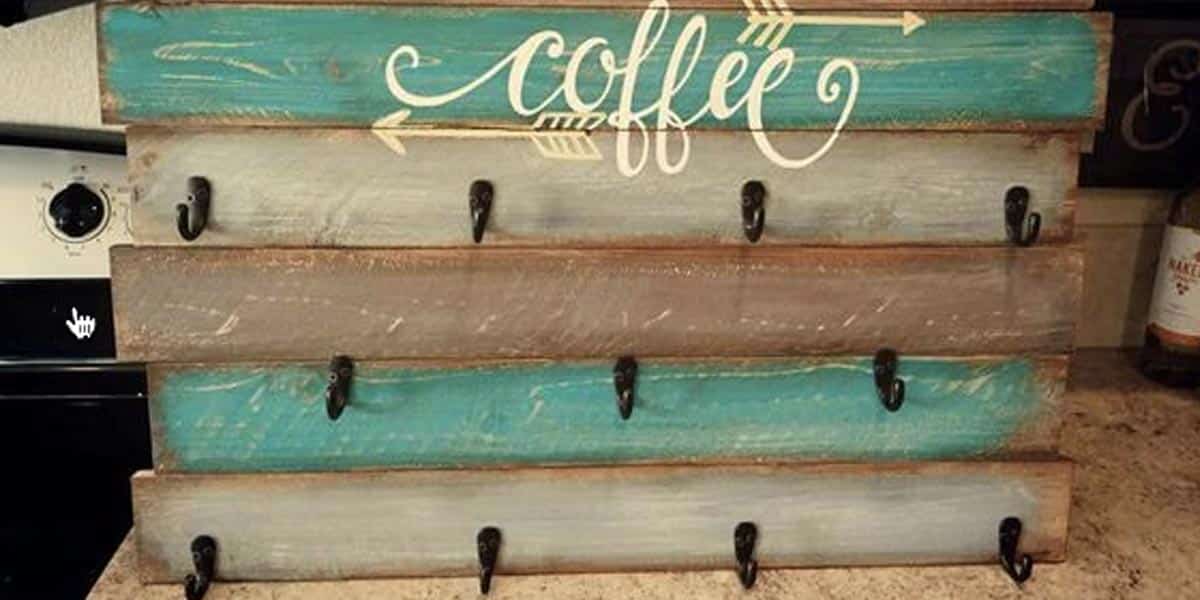 DIY Pallet Coffee Cup Holder | DIY Joy Projects and Crafts Ideas