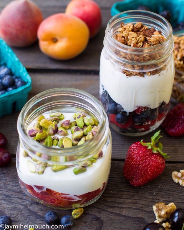 Best Recipes in A Jar - Yogurt Parfaits In A Mason Jar - DIY Mason Jar Gifts, Cookie Recipes and Desserts, Canning Ideas, Overnight Oatmeal, How To Make Mason Jar Salad, Healthy Recipes and Printable Labels 