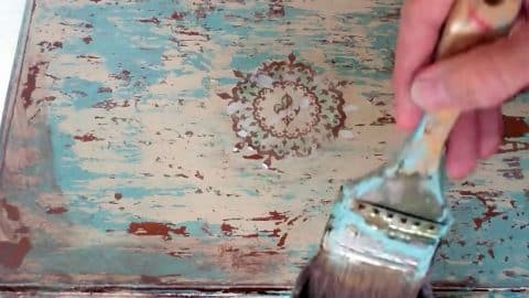 Tips for A DIY Distressed Paint Finish | DIY Joy Projects and Crafts Ideas