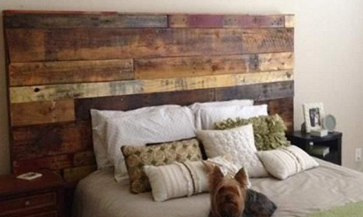 Fabulous Rustic Headboard Made Out of Pallets! It's So Unique \u0026 Easy To  Make! - DIY Joy, image size:1200x720
