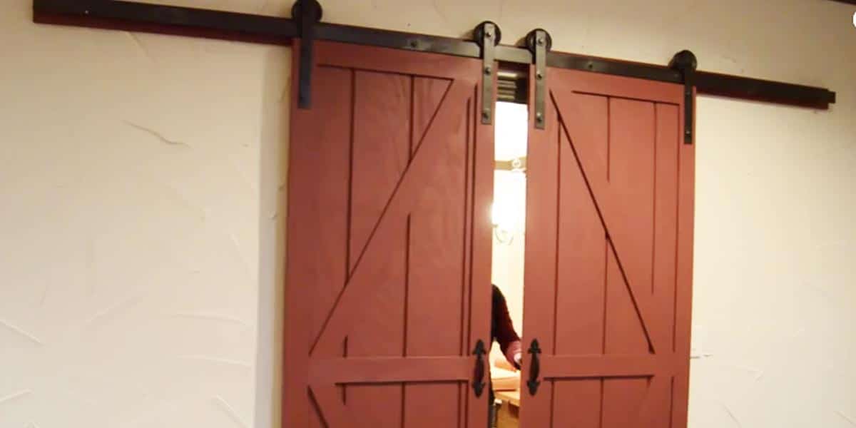 DIY Sliding Barn Doors for Only $40 | DIY Joy Projects and Crafts Ideas