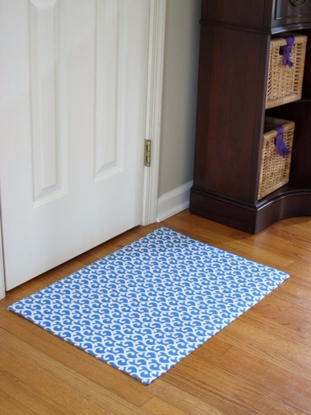 Easy DIY Rugs and Handmade Rug Making Project Ideas - Custom Rug Out Of Fabric - Simple Home Decor for Your Floors, Fabric, Area, Painting Ideas, Rag Rugs, No Sew, Dropcloth and Braided Rug Tutorials http://diyjoy.com/diy-rugs-ideas