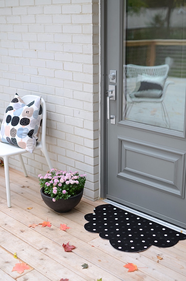 DIY Welcome Mats - DIY Polka Dot Cloud Mat - Greet Guests in Style with These Easy and Cheap Home Decor Ideas for Your Entry. Doormat Tutorials for Creative Ways to Cover Your Floors and Front Door 