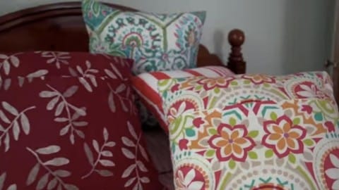 Learn How to Easily Make Envelope Throw Pillows For Your Sofa Or Bed! | DIY Joy Projects and Crafts Ideas