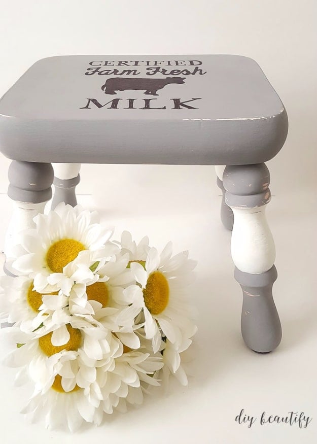  DIY Farmhouse Style Decor Ideas - Farmhouse Style Stool - Creative Rustic Ideas for Cool Furniture, Paint Colors, Farm House Decoration for Living Room, Kitchen and Bedroom #diy #diydecor #farmhouse #countrycrafts