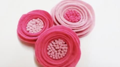 Learn How to Make These Exquisite & Easy Felt Roses! | DIY Joy Projects and Crafts Ideas