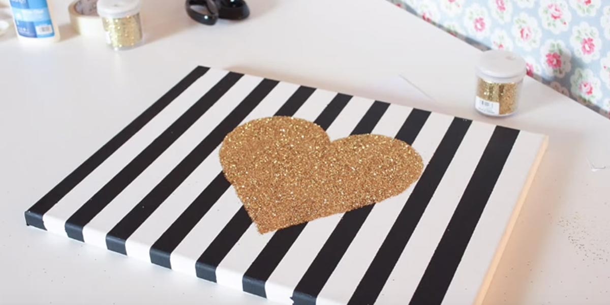 Chic Striped Canvas & Sparkling Glitter Heart Is A Stylish Statement For The Wall! | DIY Joy Projects and Crafts Ideas