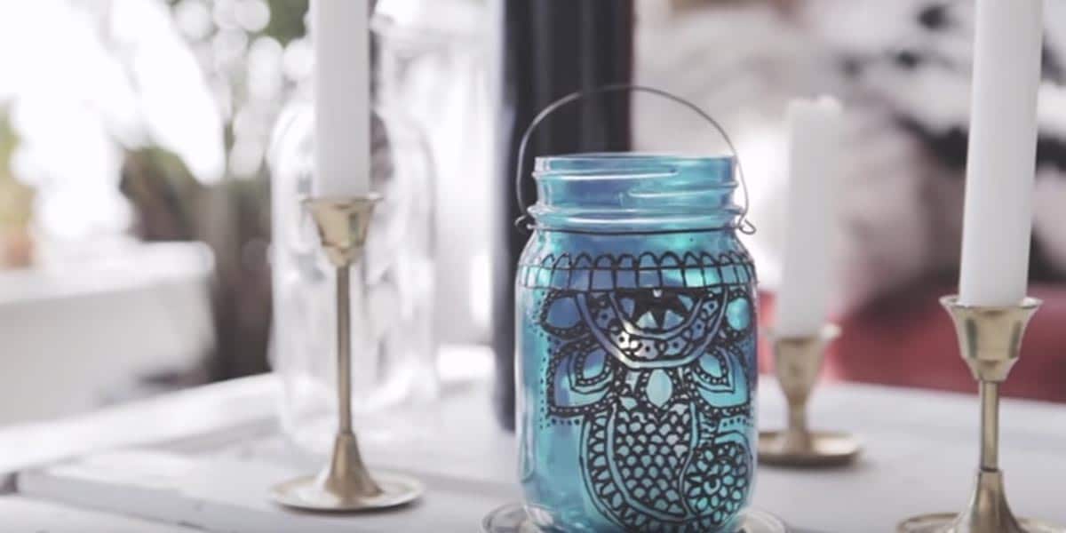 Beautiful Henna Mason Jar Lantern Adds So Much Charm To A Room or Patio! | DIY Joy Projects and Crafts Ideas